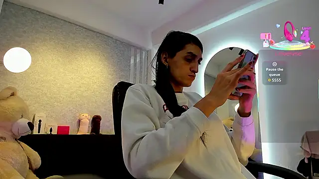 lily cash1 online show from February 1, 1:31 pm