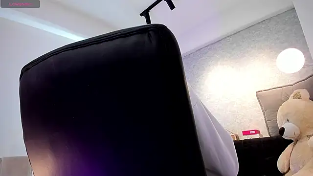 lily cash1 online show from February 17, 12:45 pm