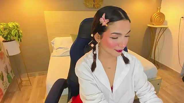 Snapshot of luma_sky_ chatting on October 4, 3:04 am luma sky online show from October 4, 3:04 am