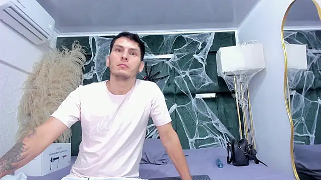 Charlotte Brian online show from October 31, 12:33 am