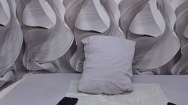Snapshot of GlowGoddessxx chatting on May 2, 6:02 pm GlowGoddessxx online show from May 2, 6:02 pm