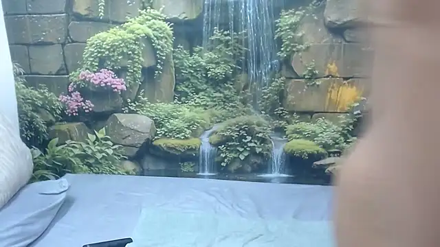 Snapshot of GlowGoddessxx chatting on July 7, 7:23 am GlowGoddessxx online show from July 7, 7:23 am