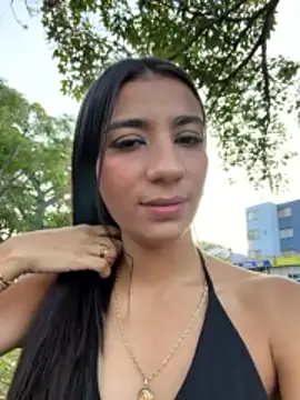 -juicy  online show from February 11, 10:15 pm