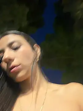 Snapshot of -juicy_ chatting on May 10, 11:32 pm -juicy online show from May 10, 11:32 pm