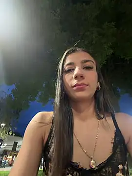 Snapshot of -juicy_ chatting on May 12, 11:24 pm -juicy online show from May 12, 11:24 pm