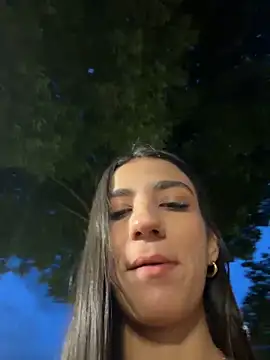 Snapshot of -juicy_ chatting on June 9, 11:27 pm -juicy online show from June 9, 11:27 pm