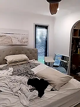 iamthepublickmasterbater online show from October 8, 9:45 pm