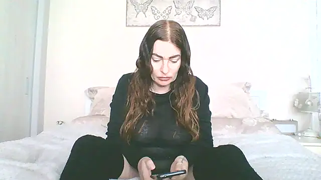 EllaKent online show from March 31, 2:39 pm