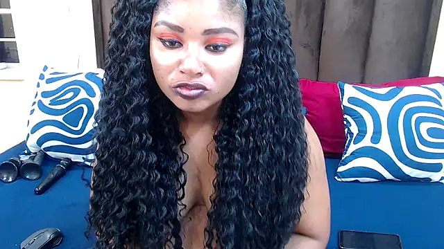 Snapshot of AfricanQueenxx40 chatting on December 2, 5:52 pm AfricanQueenxx40 online show from December 2, 5:52 pm