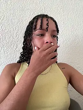 Snapshot of Yasmin777_ chatting on May 8, 5:51 pm Yasmin777 online show from May 8, 5:51 pm