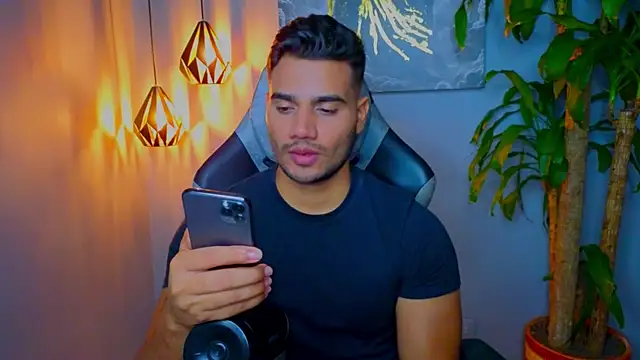 Snapshot of AndresR3 chatting on October 5, 8:12 am AndresR3 online show from October 5, 8:12 am