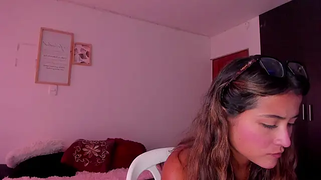 Snapshot of Ana__Pink chatting on November 23, 8:08 pm Ana Pink online show from November 23, 8:08 pm