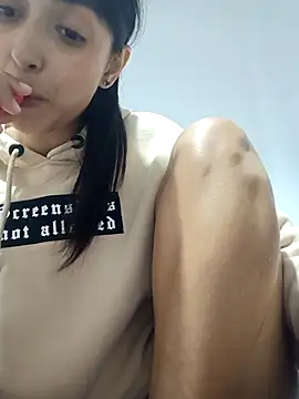 Snapshot of CandyFoxter_ chatting on October 17, 6:43 pm CandyFoxter  online show from October 17, 6:43 pm