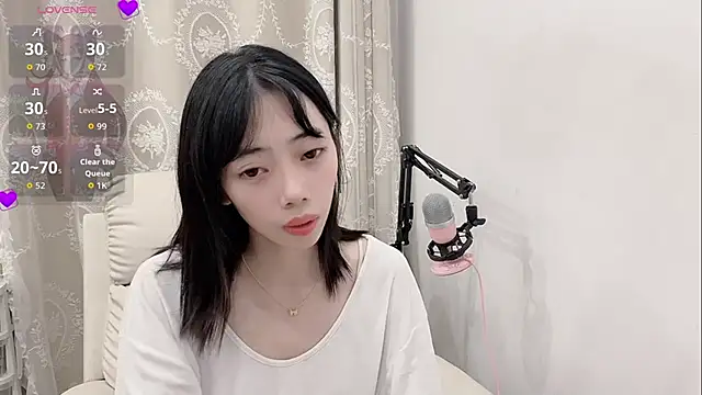 Snapshot of tuantuanle chatting on April 28, 6:13 pm tuantuanle online show from April 28, 6:13 pm