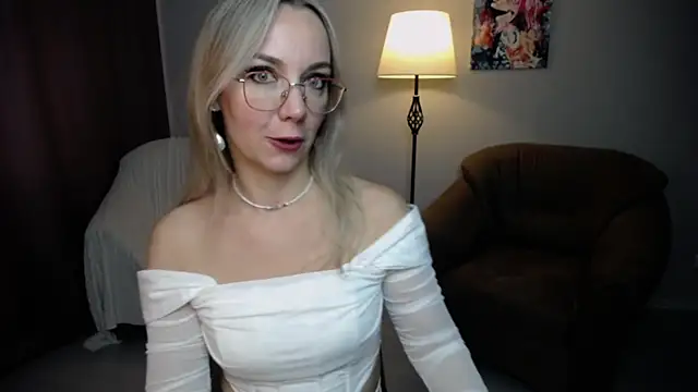 Ava Elior online show from September 28, 10:20 am