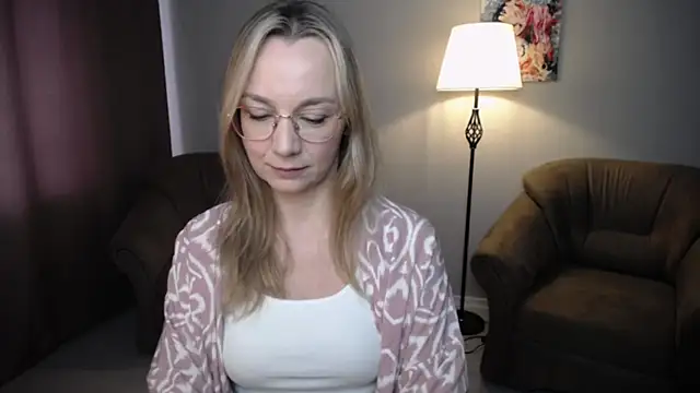 Snapshot of Ava_Elior chatting on June 28, 11:05 am Ava Elior online show from June 28, 11:05 am