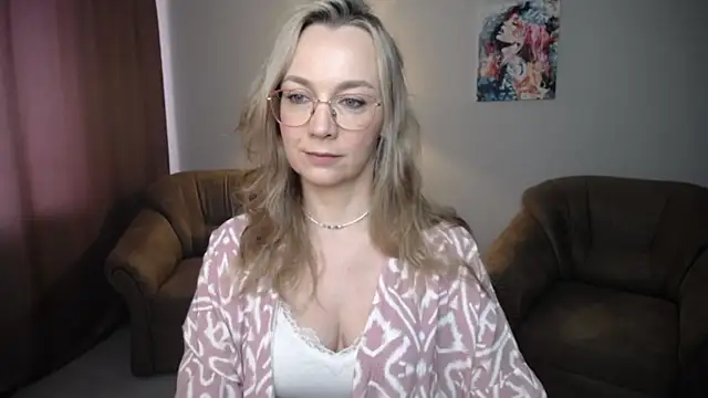 Snapshot of Ava_Elior chatting on July 3, 11:38 am Ava Elior online show from July 3, 11:38 am