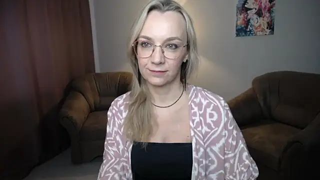 Snapshot of Ava_Elior chatting on July 18, 10:19 am Ava Elior online show from July 18, 10:19 am