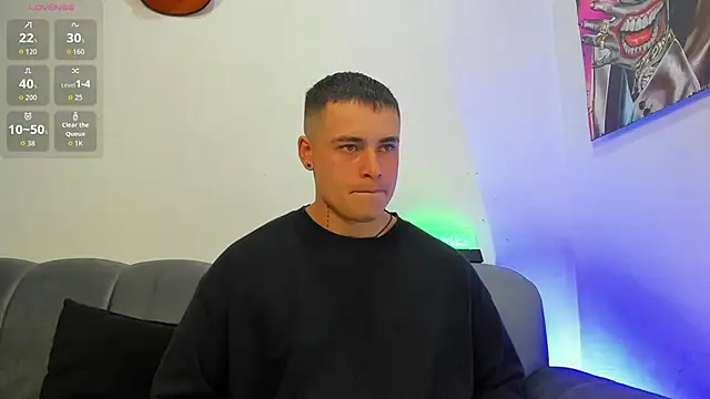 connorsmiith online show from October 31, 2:12 am