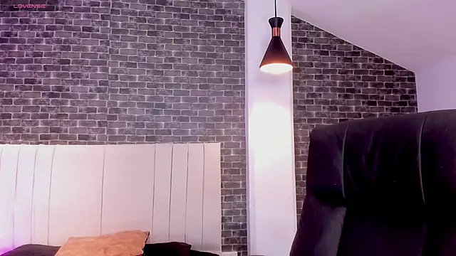 connorsmiith online show from March 25, 2:45 pm