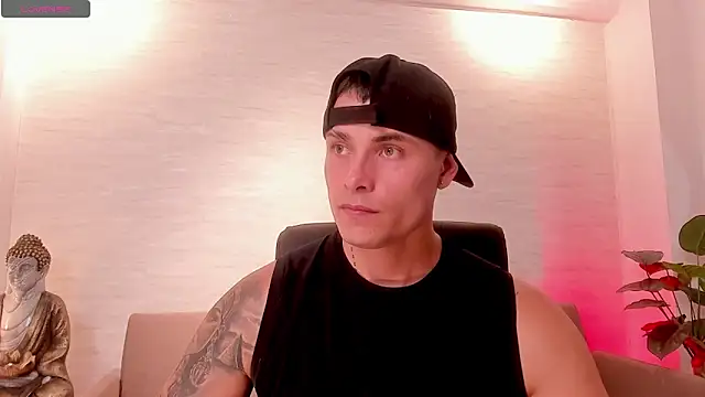 connorsmiith online show from April 13, 10:48 pm