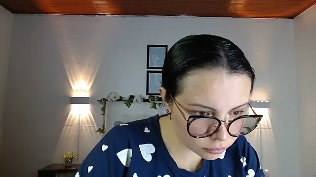 Snapshot of Megan_05_ chatting on September 22, 6:54 pm Megan 05 online show from September 22, 6:54 pm