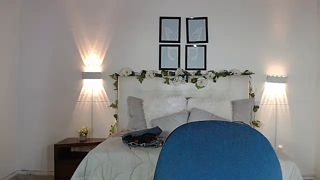 Snapshot of Megan_05_ chatting on September 26, 6:01 pm Megan 05 online show from September 26, 6:01 pm