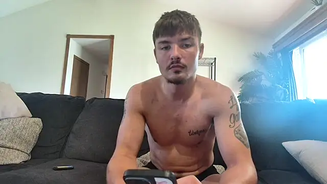 Snapshot of derekmontana2 chatting on August 4, 10:56 pm derekmontana2 online show from August 4, 10:56 pm