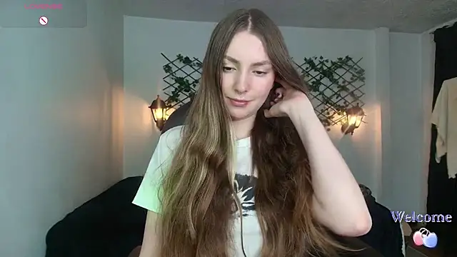 velvet  moon online show from April 2, 11:13 pm