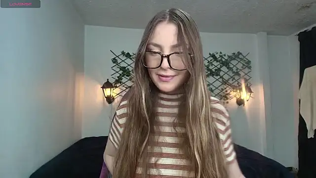 velvet  moon online show from April 6, 12:41 am