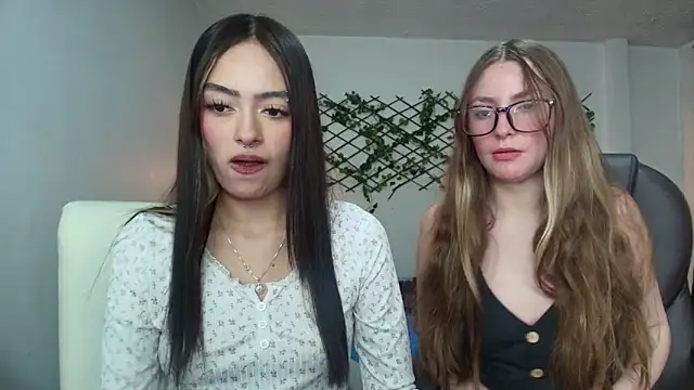 velvet  moon online show from April 9, 1:05 am