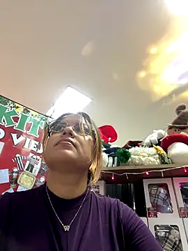 iamlucy online show from November 12, 10:09 pm