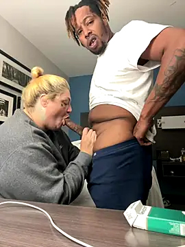 Snapshot of BigMfLuther chatting on November 12, 4:51 pm BigMfLuther online show from November 12, 4:51 pm