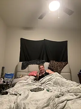 Snapshot of BigMfLuther chatting on November 15, 4:32 am BigMfLuther online show from November 15, 4:32 am