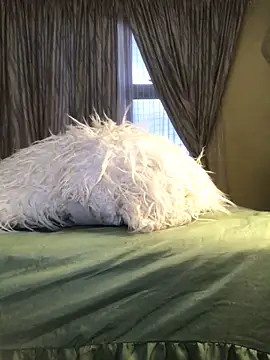 KINKYBOOTI22 online show from March 26, 4:12 pm