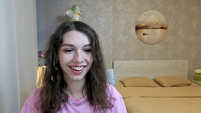 KellyShines online show from April 18, 2:10 pm