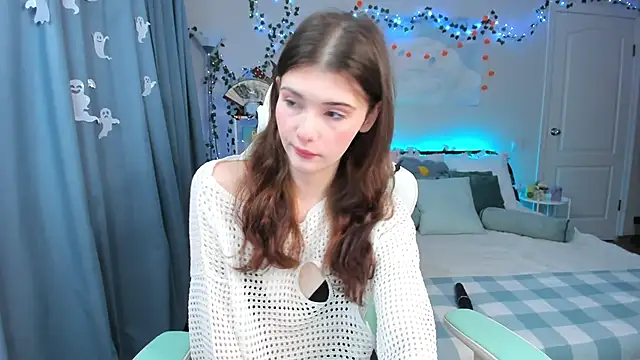 Zoe Vee online show from October 28, 3:32 am