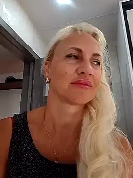 Snapshot of KissMiSveet chatting on September 10, 2:50 pm KissMiSveet online show from September 10, 2:50 pm