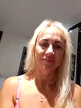 Snapshot of KissMiSveet chatting on September 23, 5:10 am KissMiSveet online show from September 23, 5:10 am