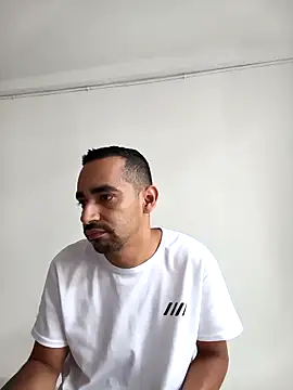 stivenlujan69 online show from April 15, 8:31 pm