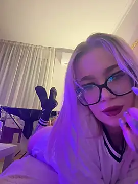 marnemzavar444 online show from March 5, 9:22 pm