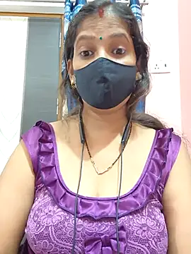 Snapshot of Sonalihot_ chatting on October 4, 5:38 am Sonalihot online show from October 4, 5:38 am