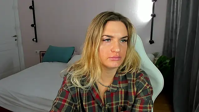 Marie Ellie online show from March 23, 1:42 am