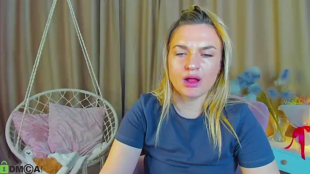 Marie Ellie online show from April 17, 2:03 am