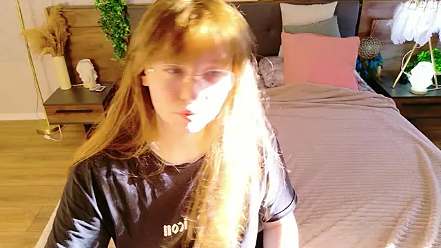 Moon  Bunny online show from May 29, 3:21 pm