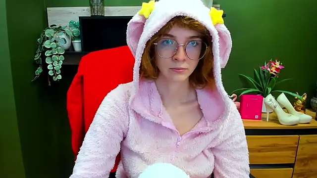 juicyPenny online show from October 31, 7:20 am