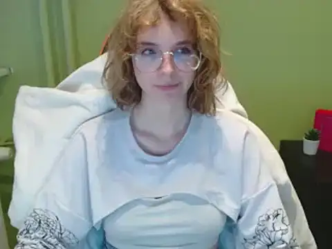 juicyPenny online show from December 4, 7:39 am