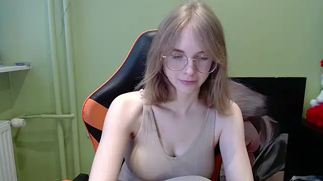 juicyPenny online show from February 22, 8:35 am