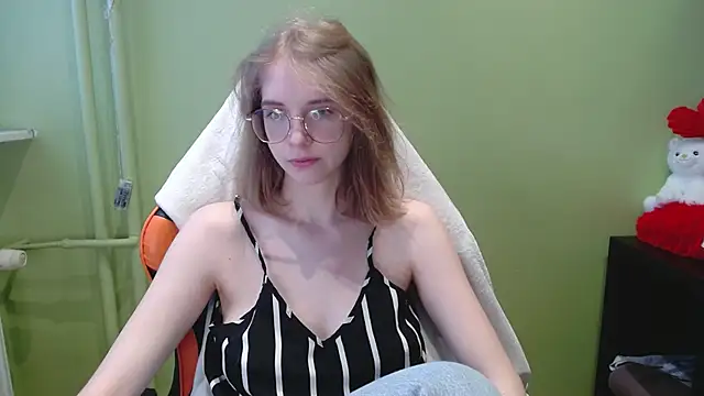 juicyPenny online show from February 24, 7:28 am