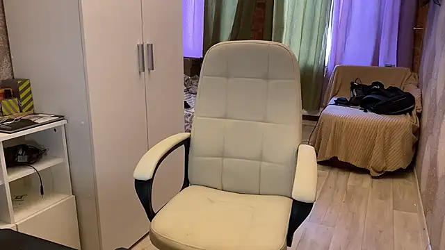 eleganc3 online show from March 28, 9:20 am